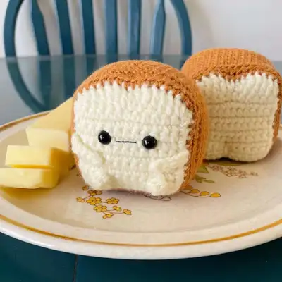 Loafie the Bread Loaf Amigurumi Pattern