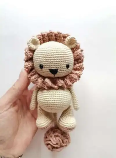 Ollie the Lion Amigurumi Pattern