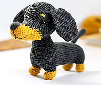 Yumi the Dachshund Bicolor Amigurumi Pattern